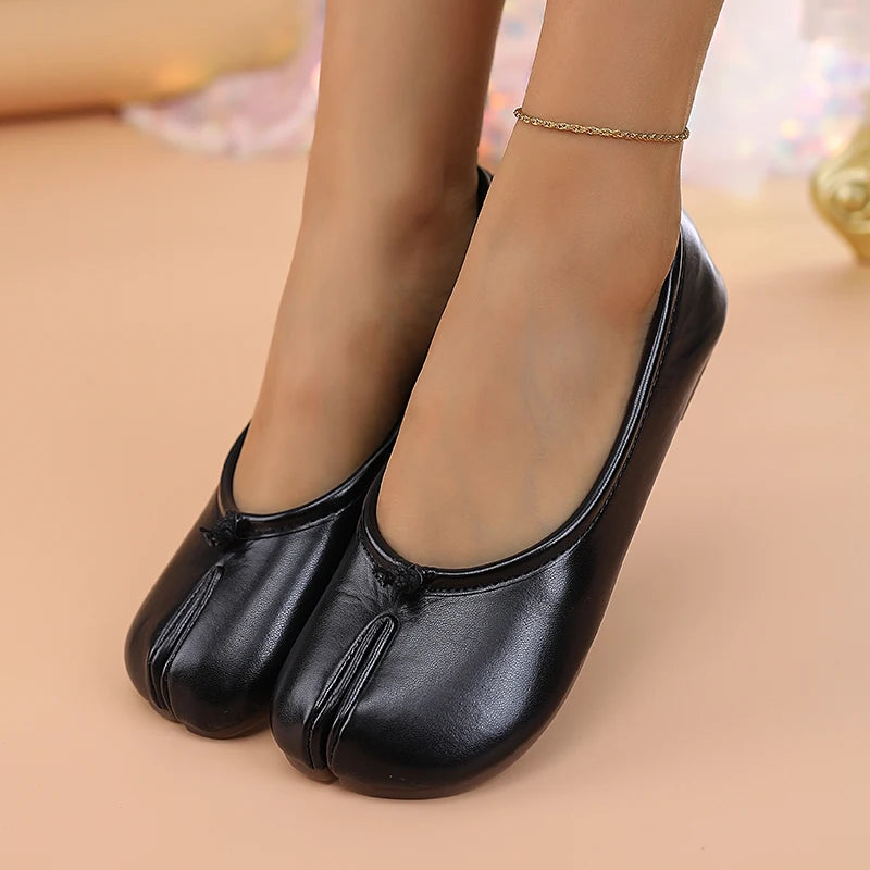 2025 Women's Leather Toe Separator Loafers Flat Comfortable Slip-On Breathable Casual Shoes