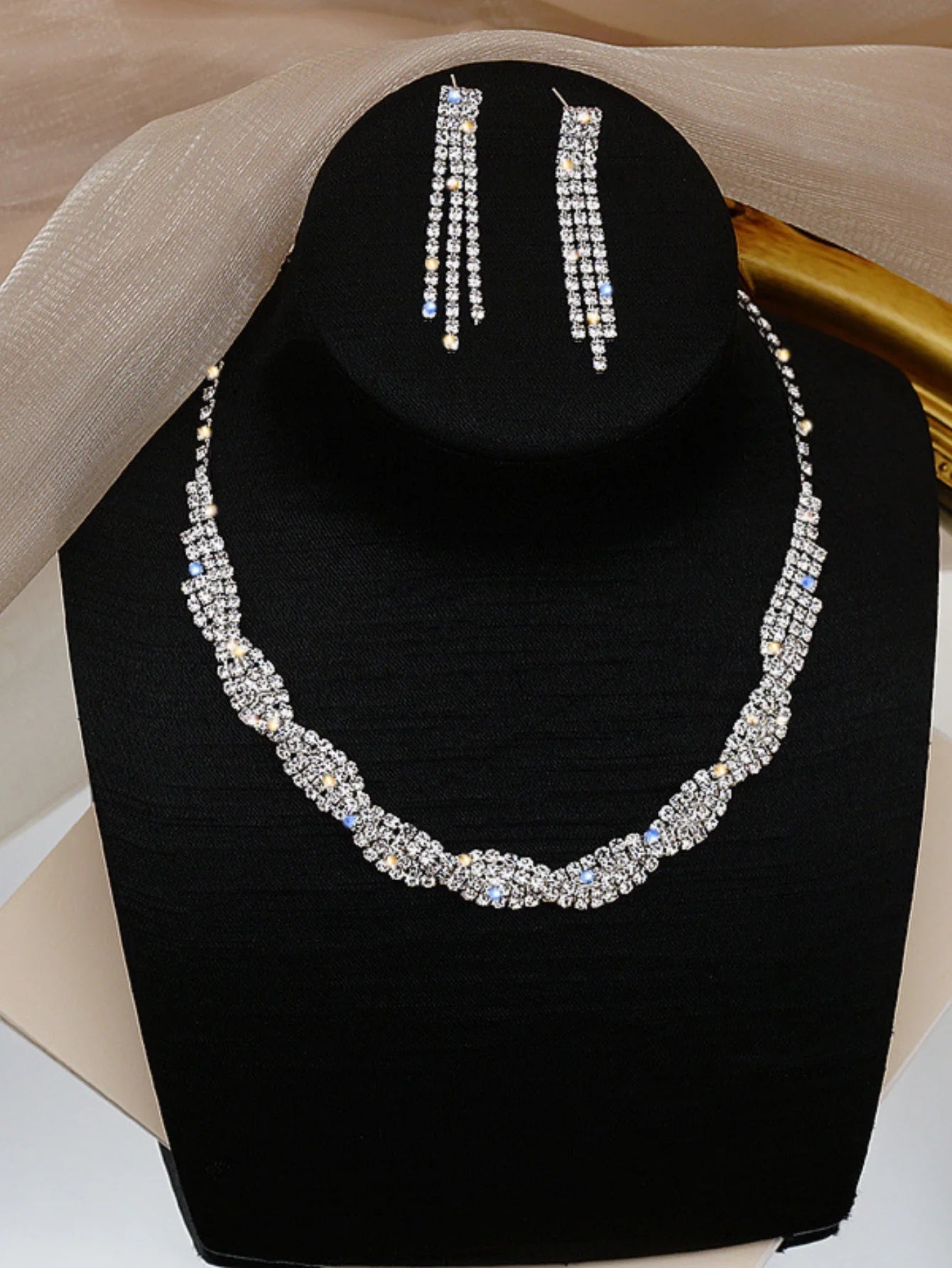 4-piece fashionable women's jewelry set with claw chains, rhinestones, necklaces, earrings, bracelets, gorgeous jewelry accessor