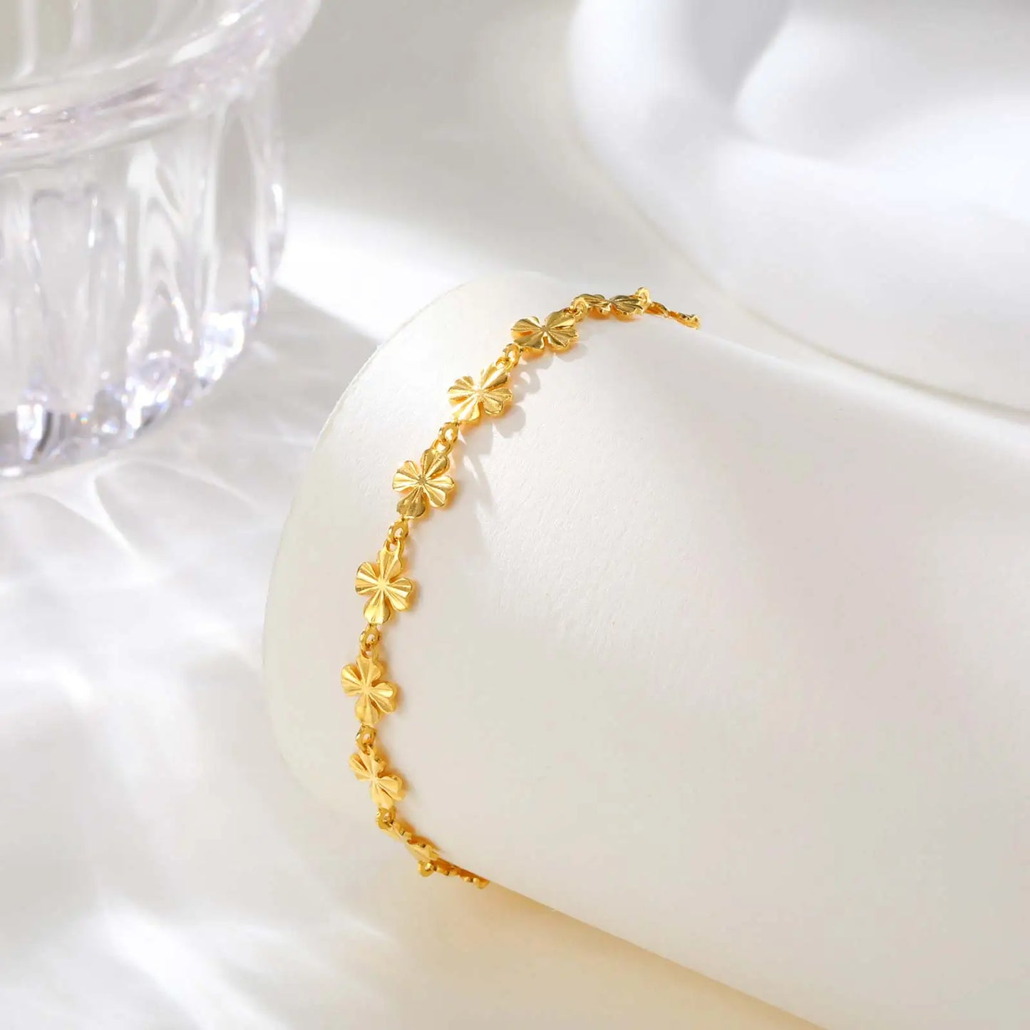 Elegant Four Leaf Clover Bracelet - Gold Plated Stainless Steel Flower Charm Bangle