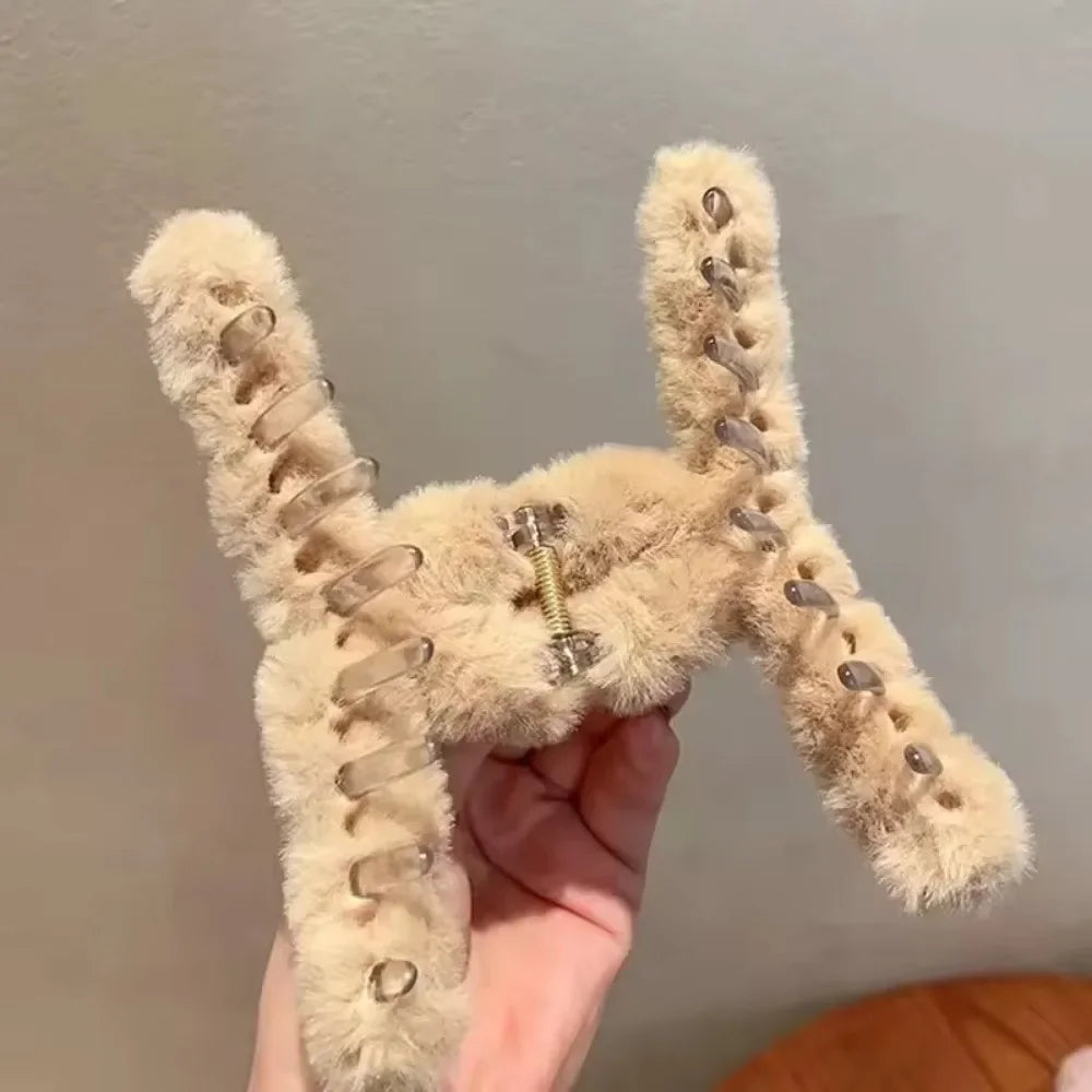 Faux Fur Hair Claw for Women Elegant Acrylic Crab Barrette Hairpin Girl-Hair Accessories Furry Headwear Hair Claw Clip