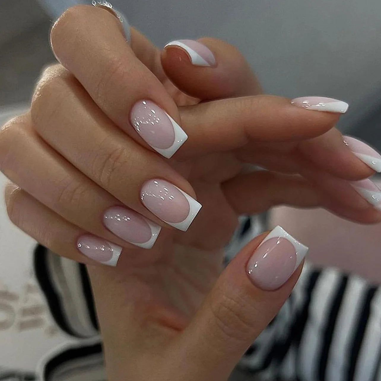 24Pcs French Tip Handmade Press On Nails Minimalist Solid Color Fake Nails Medium Square Full Cover Press On Nail Tips With Glue