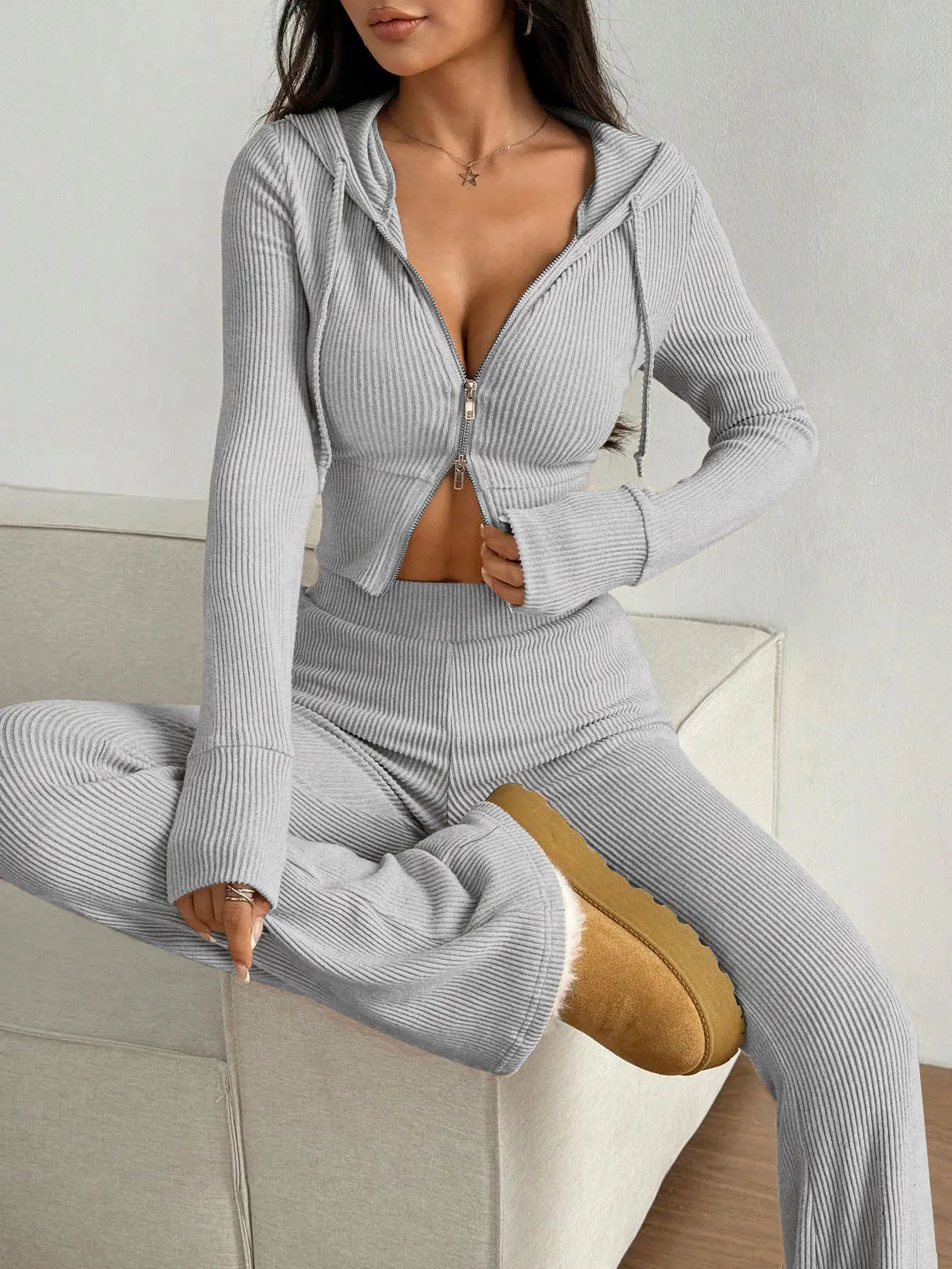 Cozy Women's Loungewear Set Zip-Up Hooded Top with Drawstring and Flared-Leg Trousers–Casual Fashionable Homewear