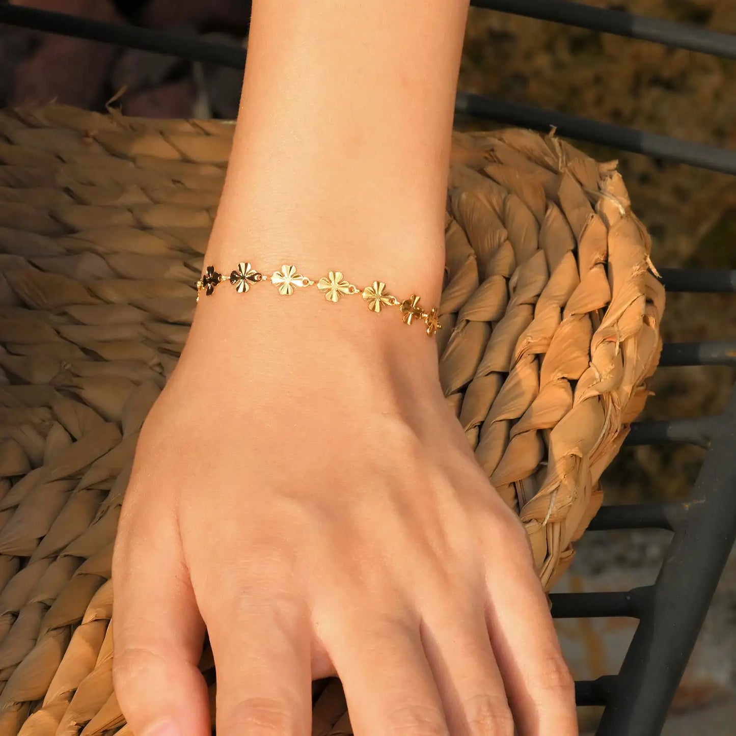 Elegant Four Leaf Clover Bracelet - Gold Plated Stainless Steel Flower Charm Bangle