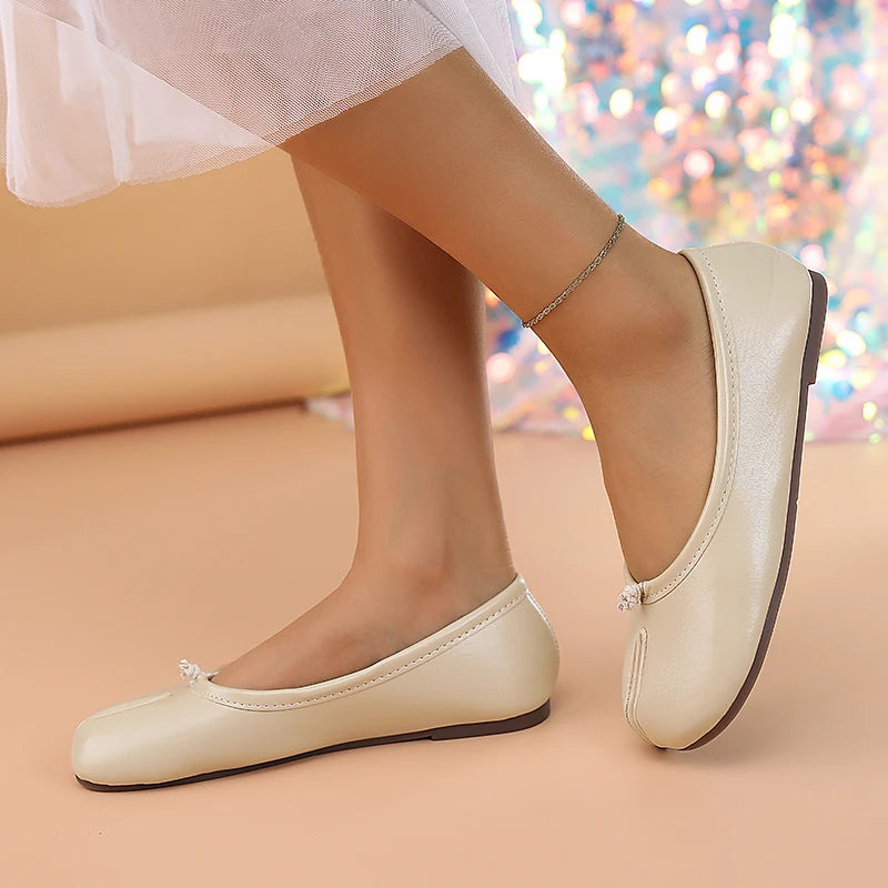 2025 Women's Leather Toe Separator Loafers Flat Comfortable Slip-On Breathable Casual Shoes