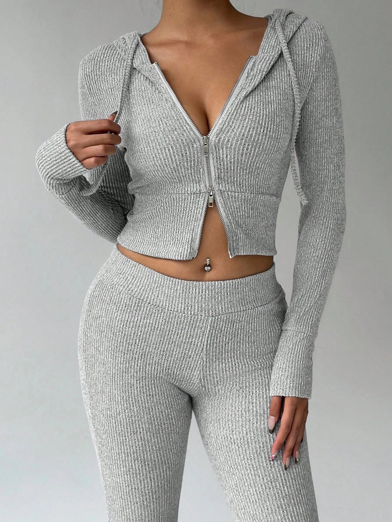 Cozy Women's Loungewear Set Zip-Up Hooded Top with Drawstring and Flared-Leg Trousers–Casual Fashionable Homewear