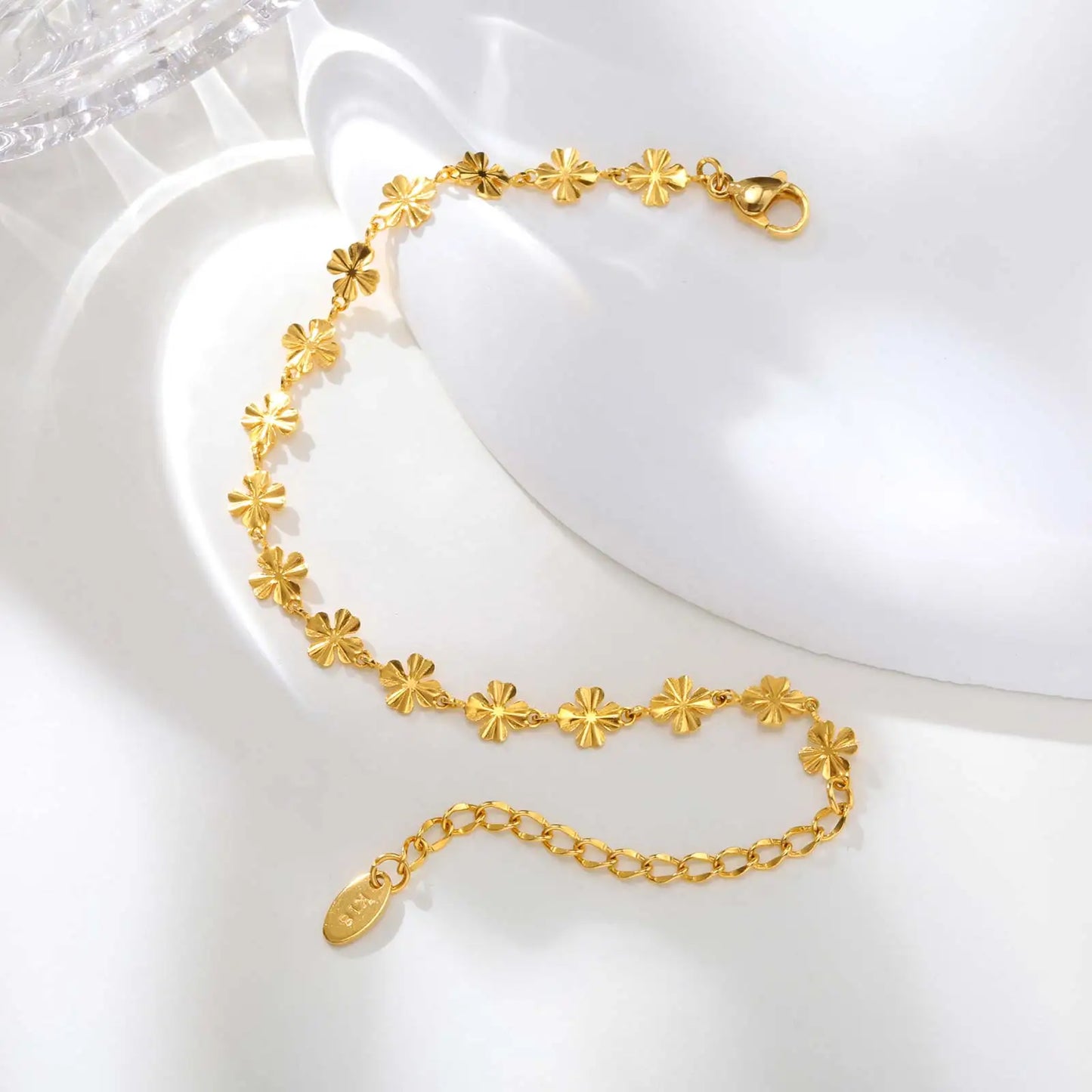 Elegant Four Leaf Clover Bracelet - Gold Plated Stainless Steel Flower Charm Bangle