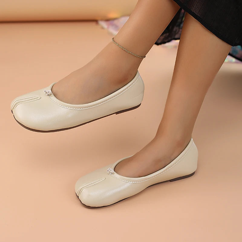 2025 Women's Leather Toe Separator Loafers Flat Comfortable Slip-On Breathable Casual Shoes