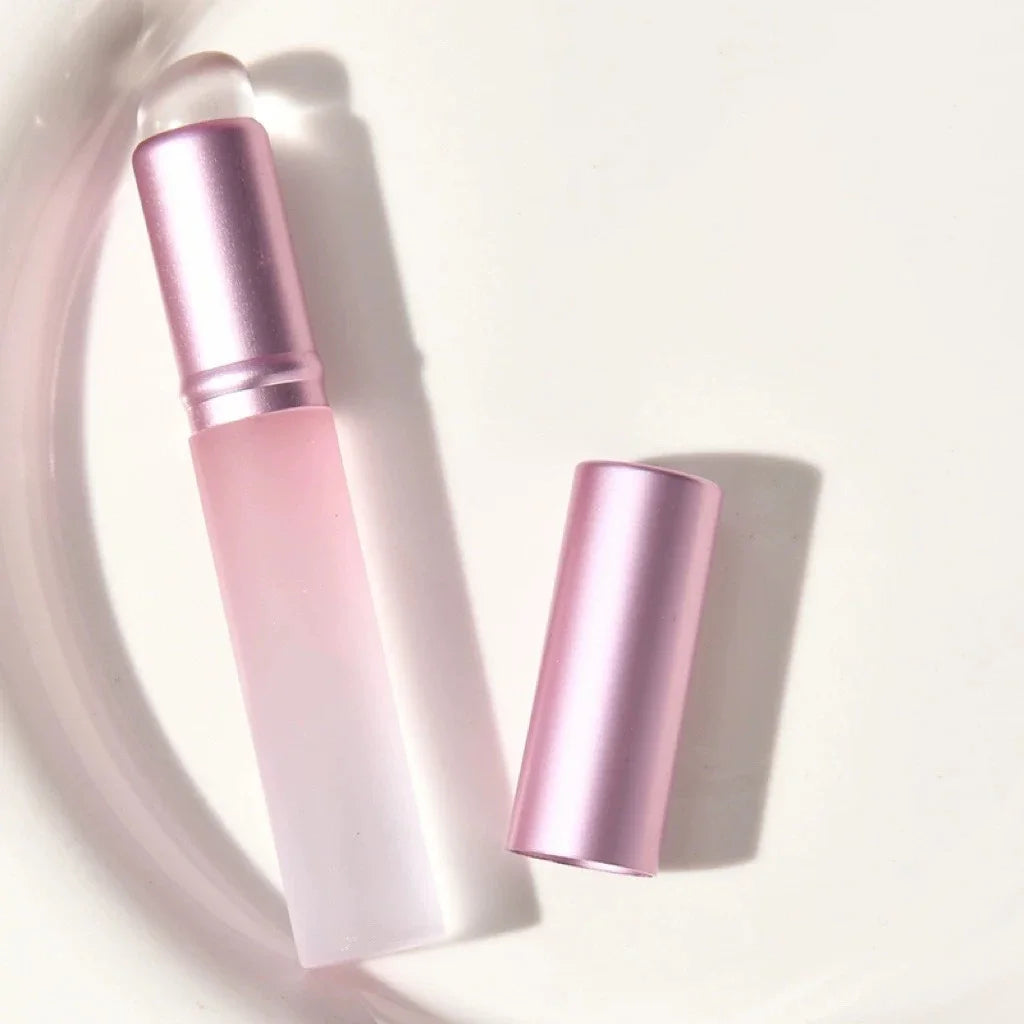 Silky Silicone Lip Brush with Soft Wool Fibers for Precise Concealer