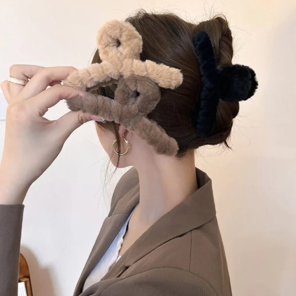Faux Fur Hair Claw for Women Elegant Acrylic Crab Barrette Hairpin Girl-Hair Accessories Furry Headwear Hair Claw Clip