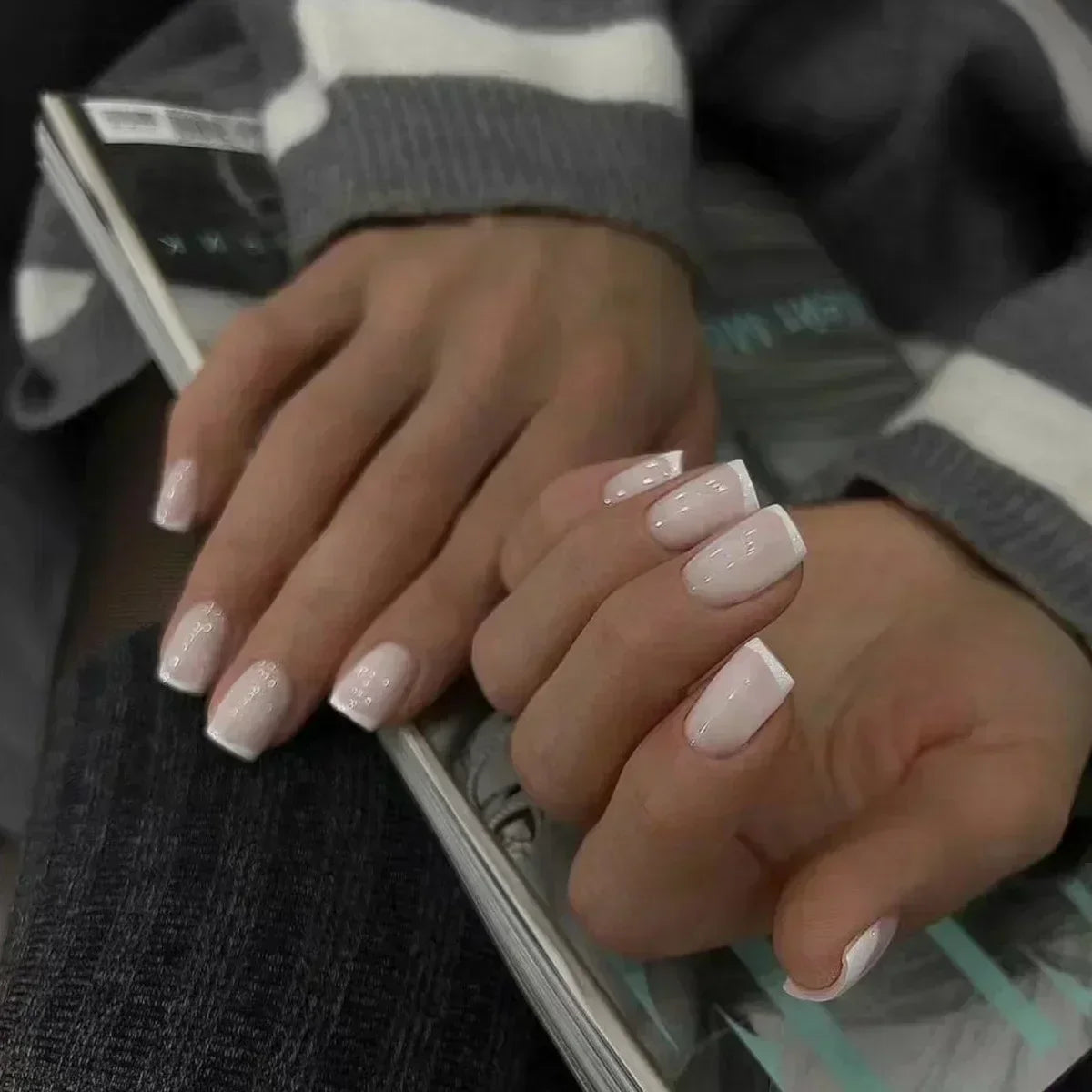 24Pcs French Tip Handmade Press On Nails Minimalist Solid Color Fake Nails Medium Square Full Cover Press On Nail Tips With Glue