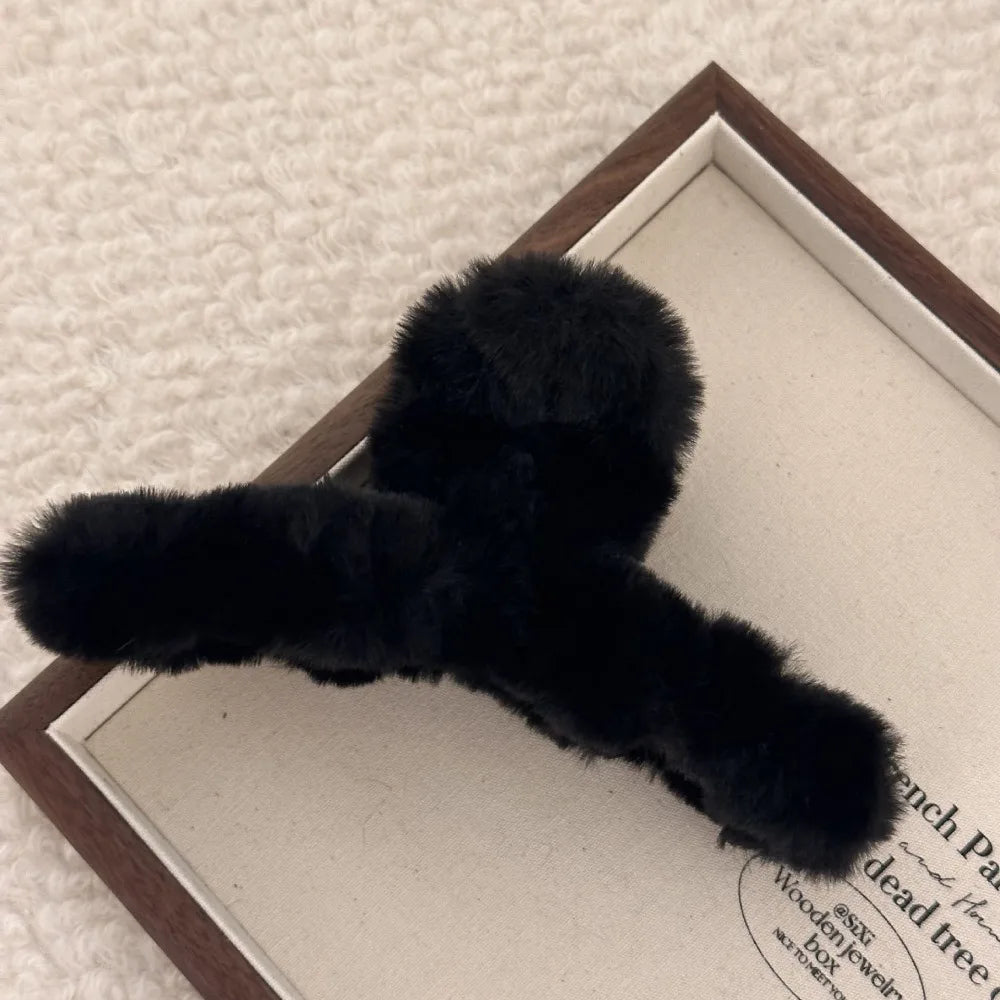 Faux Fur Hair Claw for Women Elegant Acrylic Crab Barrette Hairpin Girl-Hair Accessories Furry Headwear Hair Claw Clip