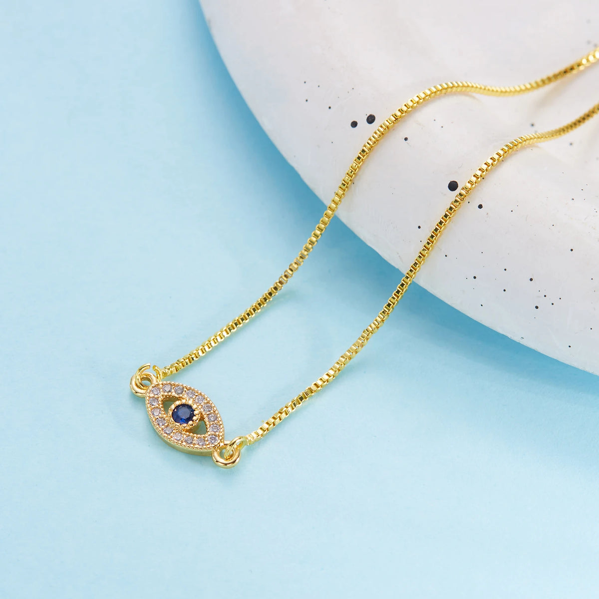 Bracelet with a heart-shaped zircon evil eye charm