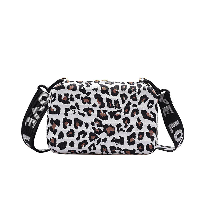 Celestial Shoulder Bag with Durable PU Leather Lining for Everyday Use