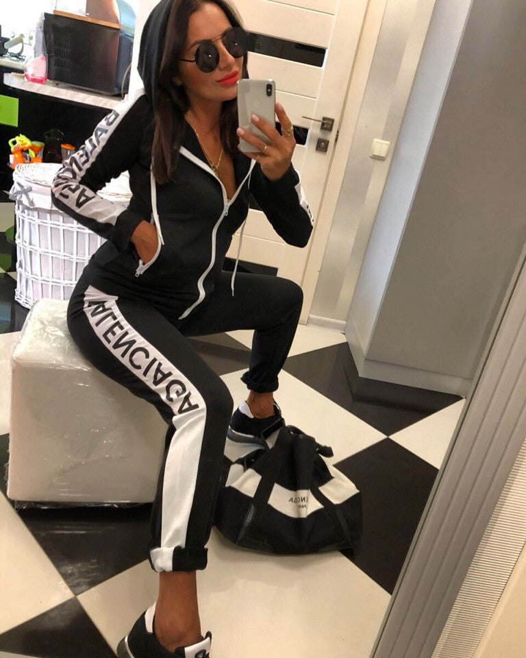 Women's Hoodie Sweatsuit Set for All Day Cozy Easy Wear