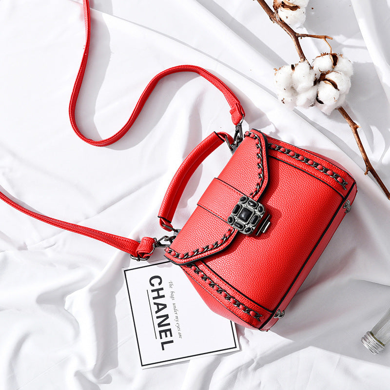 Your Perfect Opulent Chain Shoulder Bag Delivers City Luxe With Premium PU Leather You'll Treasure In 2026.