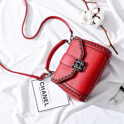 Your Perfect Opulent Chain Shoulder Bag Delivers City Luxe With Premium PU Leather You'll Treasure In 2026.