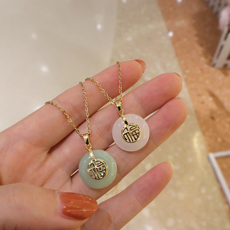 Sustainable Pendant Jade Centerpiece in 14K Gold for Women Daily Wear