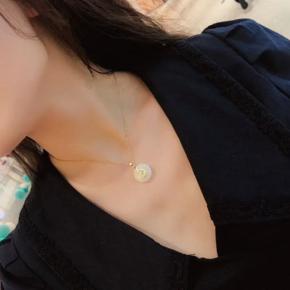 Sustainable Pendant Jade Centerpiece in 14K Gold for Women Daily Wear