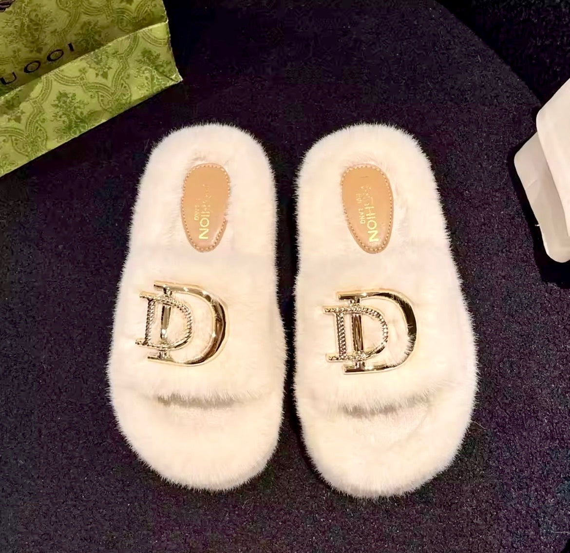 Women's Faux Fur Diamond Metal Buckle Thick-Soled Slippers — Plush Indoor Home Slippers