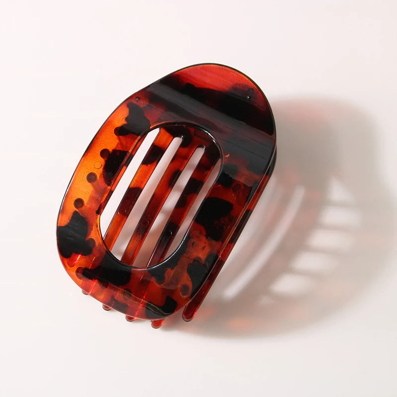 Leopard Claw Clip with Spoon Shape for Secure Hold and Smooth Glide