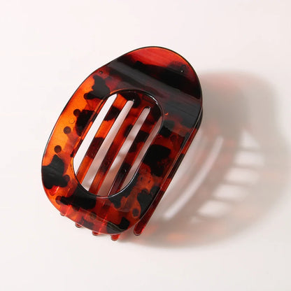 Leopard Claw Clip with Spoon Shape for Secure Hold and Smooth Glide