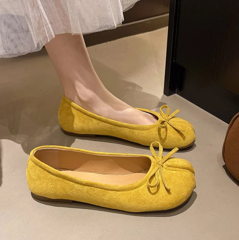Women's split-toe tabi ballet flats with knot detail