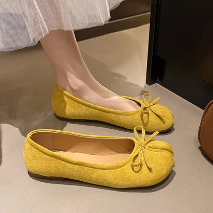 Women's split-toe tabi ballet flats with knot detail