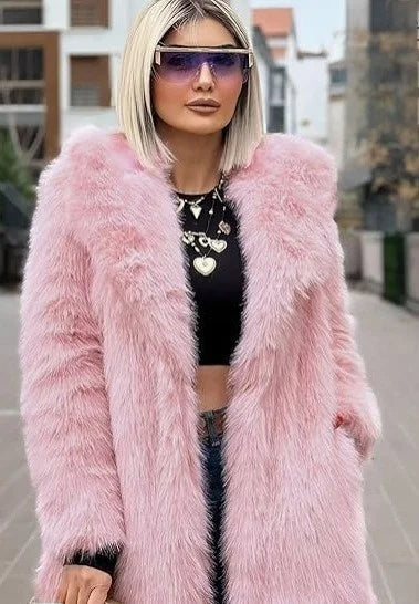 Women's winter coat with a soft faux-fur collar