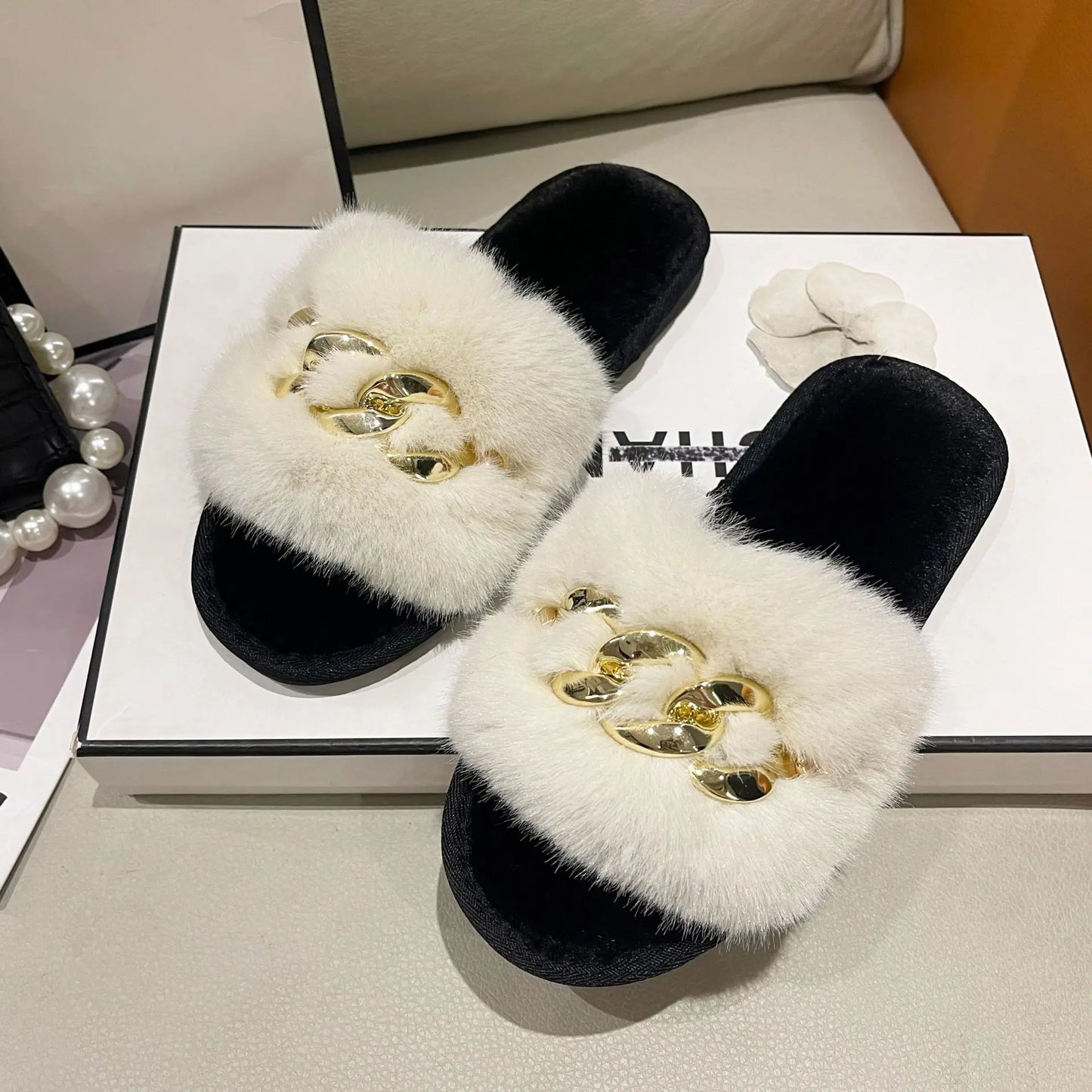 Plush Slippers for Women with Chain Detail and Cushioned Sole