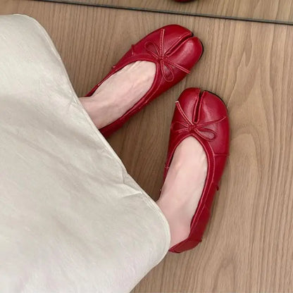 Women's split-toe tabi ballet flats with knot detail