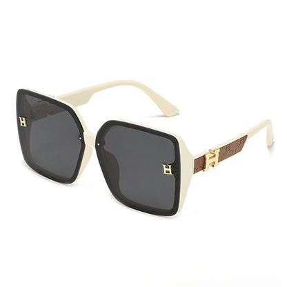 Lightweight Sunglasses With UV400 Protection For Women Resort Ready