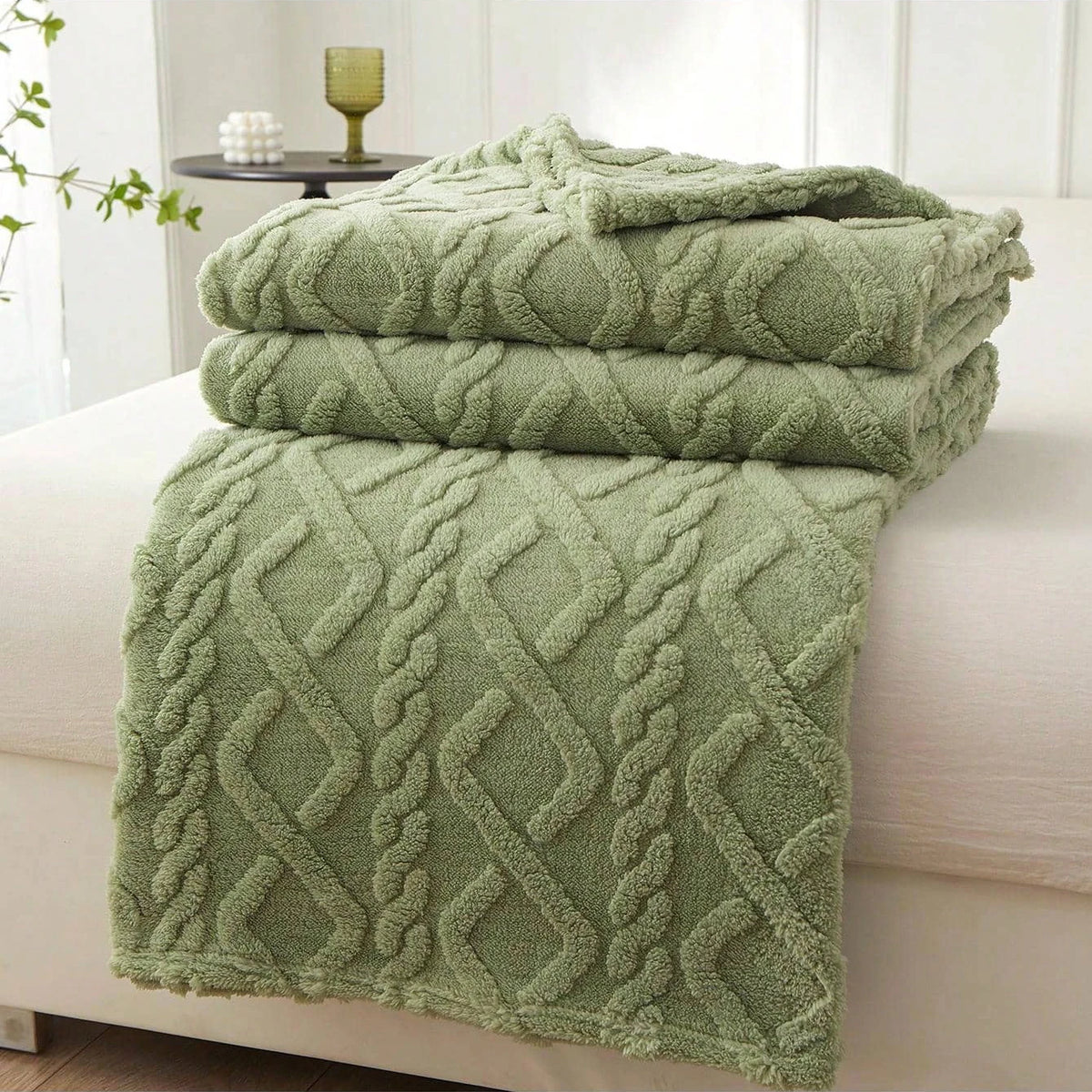 Coral fleece blanket with geometric jacquard pattern