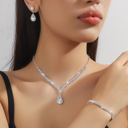4-piece fashionable women's jewelry set with claw chains, rhinestones, necklaces, earrings, bracelets, gorgeous jewelry accessor