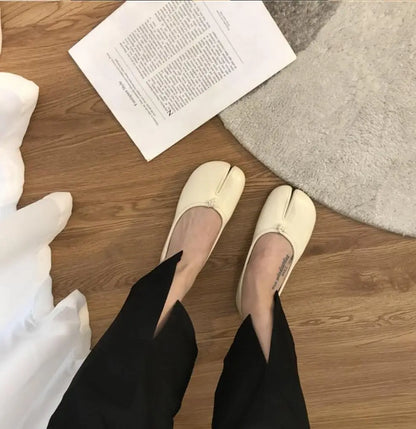 Women's split-toe tabi ballet flats with knot detail