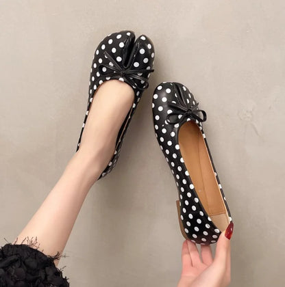 Women's split-toe tabi ballet flats with knot detail