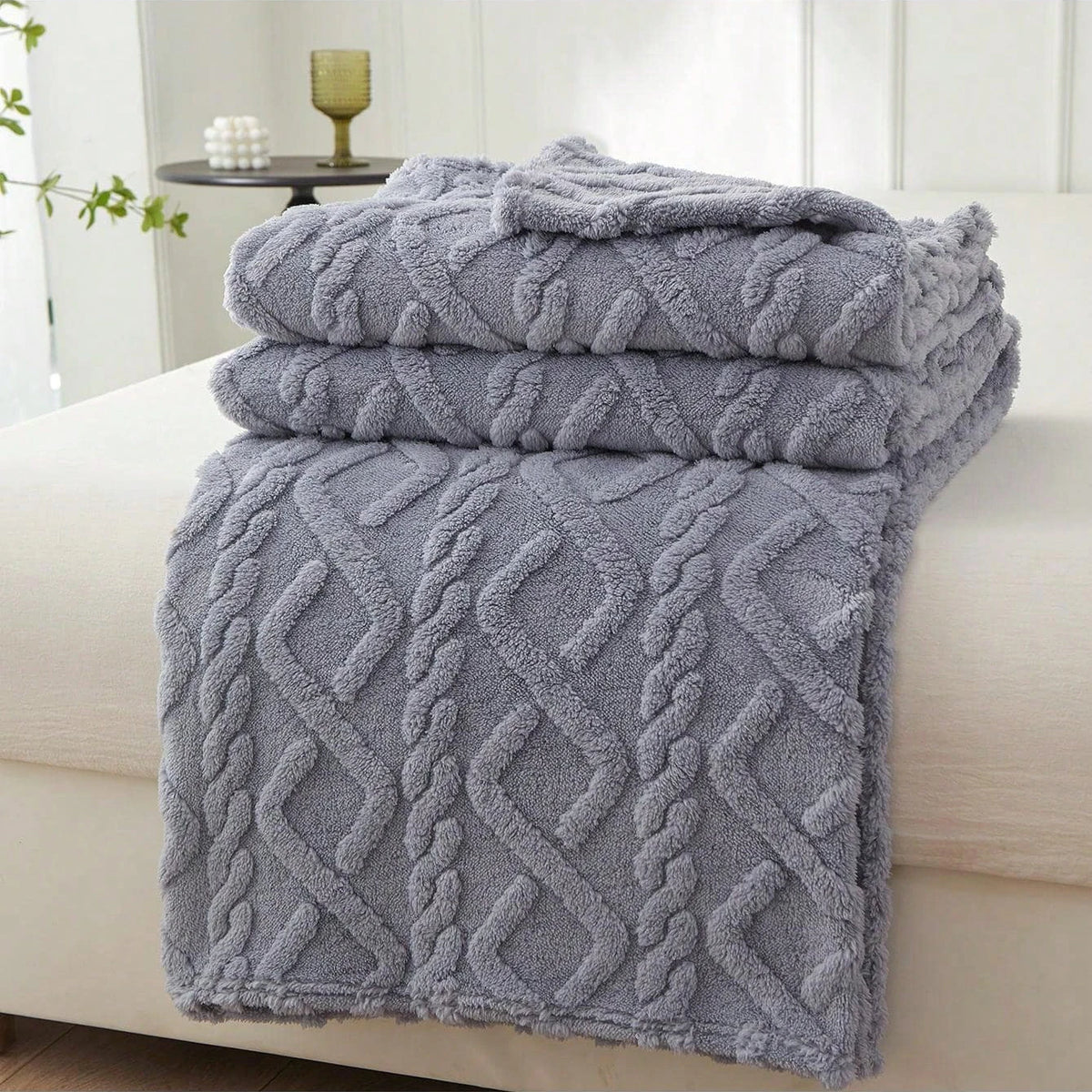 Coral fleece blanket with geometric jacquard pattern