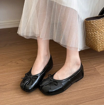 Women's split-toe tabi ballet flats with knot detail