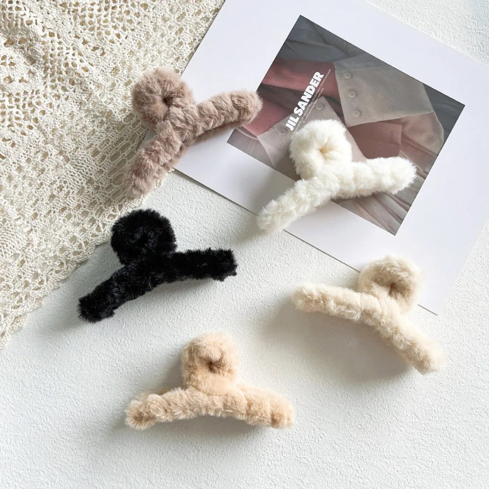 Faux Fur Hair Claw for Women Elegant Acrylic Crab Barrette Hairpin Girl-Hair Accessories Furry Headwear Hair Claw Clip