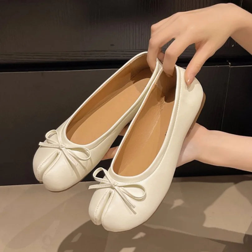 Women's split-toe tabi ballet flats with knot detail