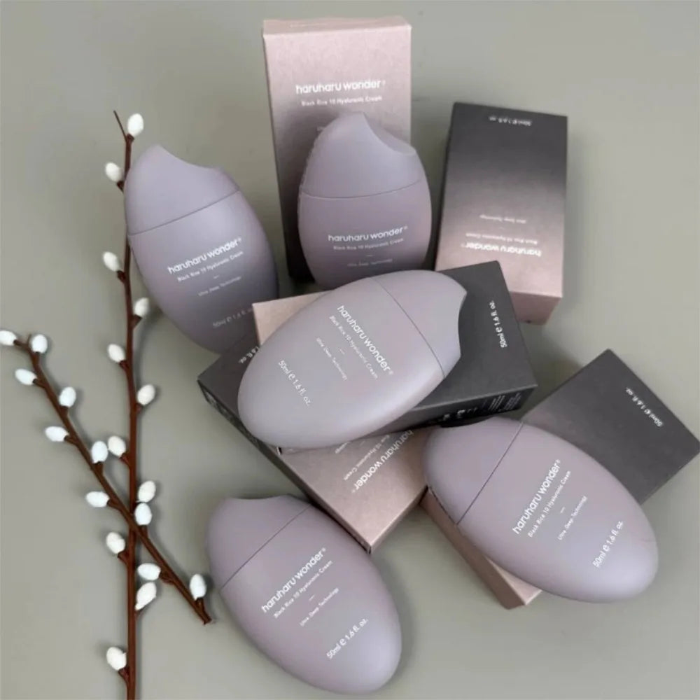 Hydrating Cream With Hyaluronic Acid And Black Rice For Even Tone