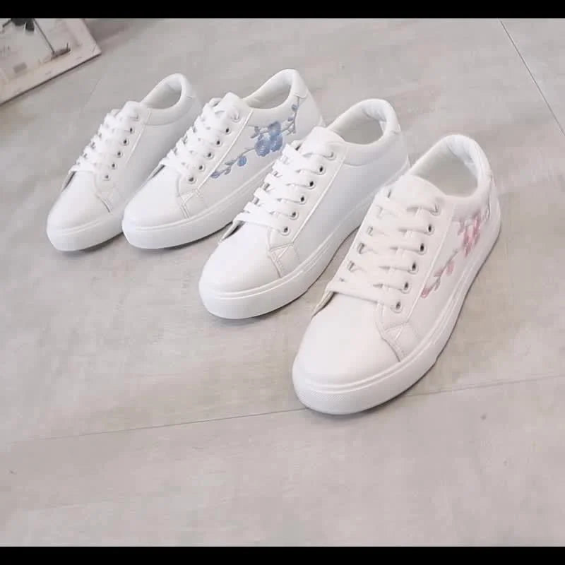 New 2026 Designer Shoes Women Running Spring Autumn Fashion White Breathable Embroidered Flower Lace-Up Casual Sneakers Zapatos De Mujer