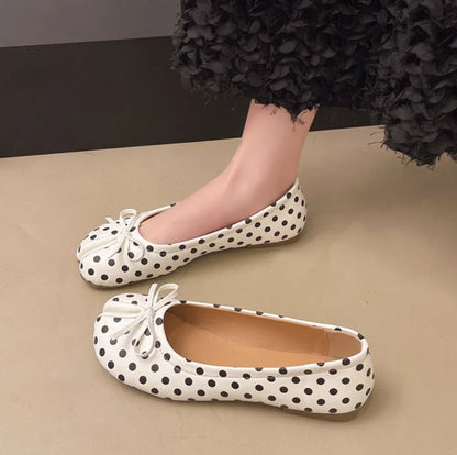 Women's split-toe tabi ballet flats with knot detail