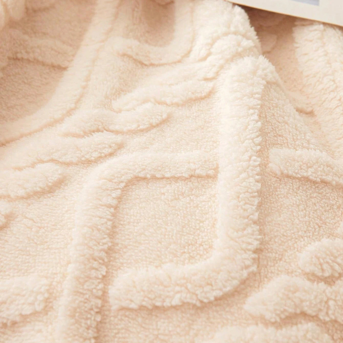 Coral fleece blanket with geometric jacquard pattern
