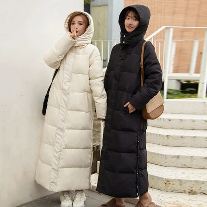 Women's long hooded coat with zip closure and side slits