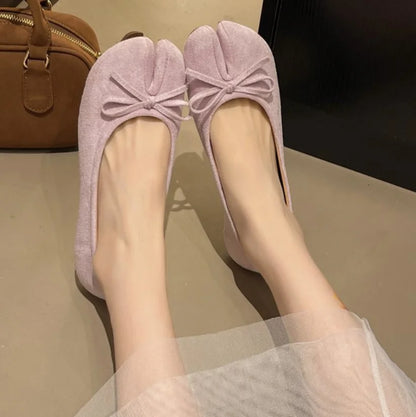 Women's split-toe tabi ballet flats with knot detail