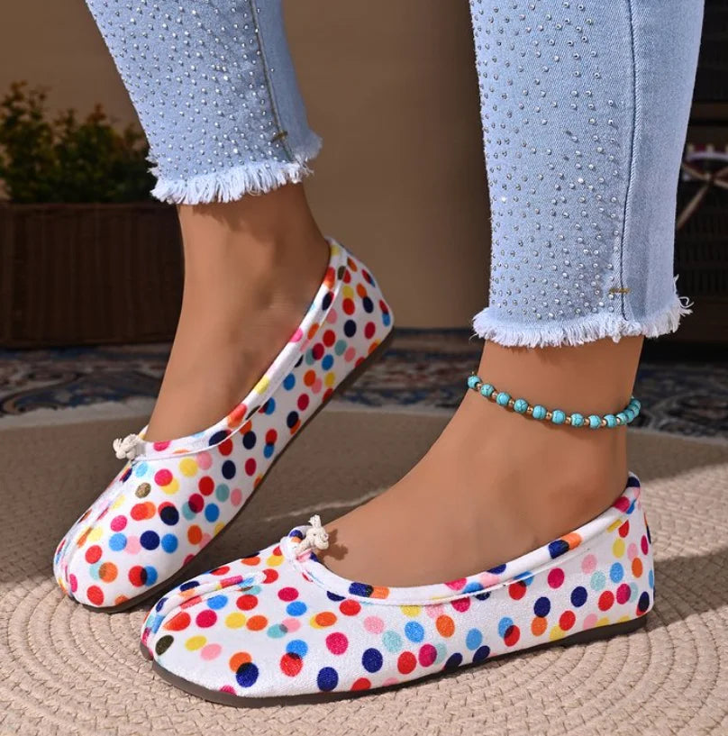 Women's split-toe tabi ballet flats with knot detail