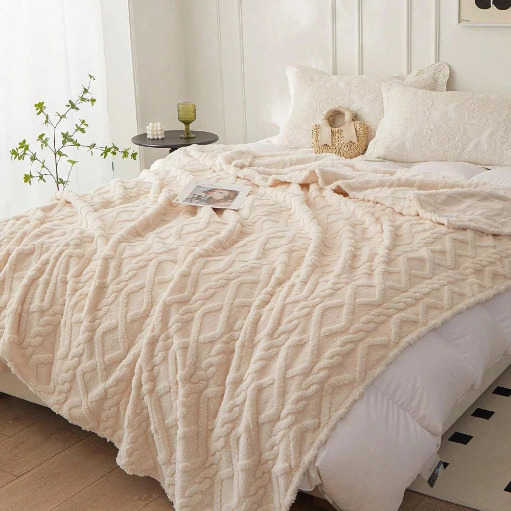 Coral fleece blanket with geometric jacquard pattern