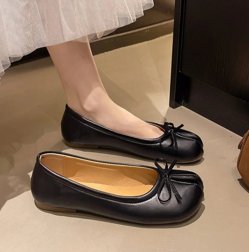 Women's split-toe tabi ballet flats with knot detail
