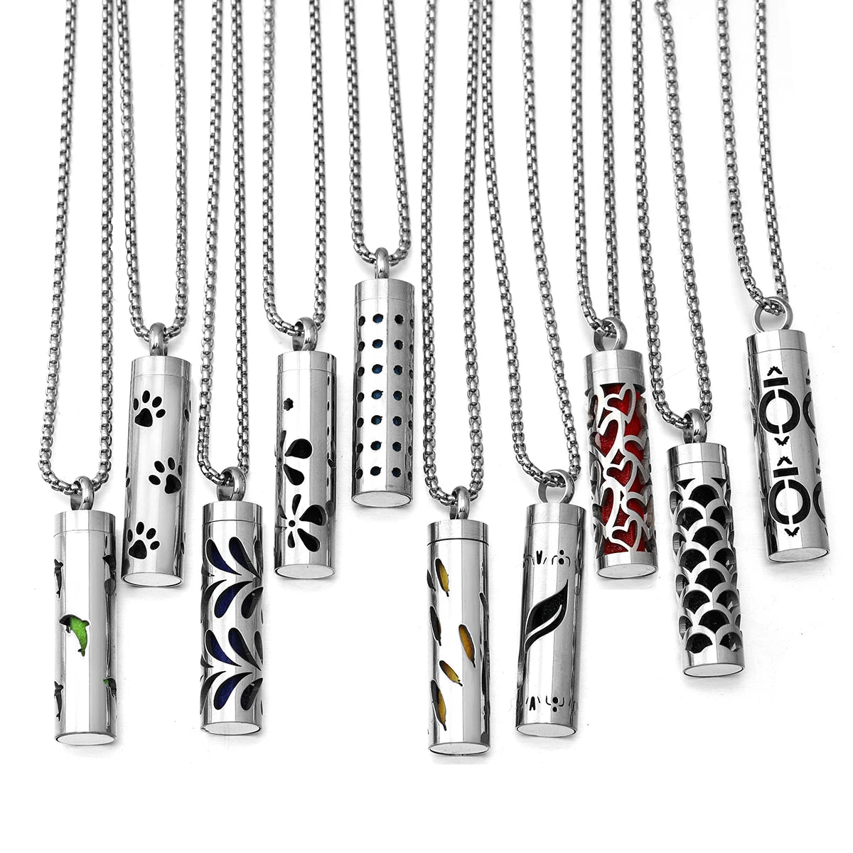 Aromatherapy diffuser necklace with geometric locket pendant