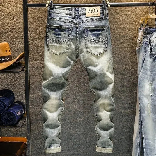 Tapered Jeans in Stretch Midweight Denim for Daily Comfort Crisp Fit